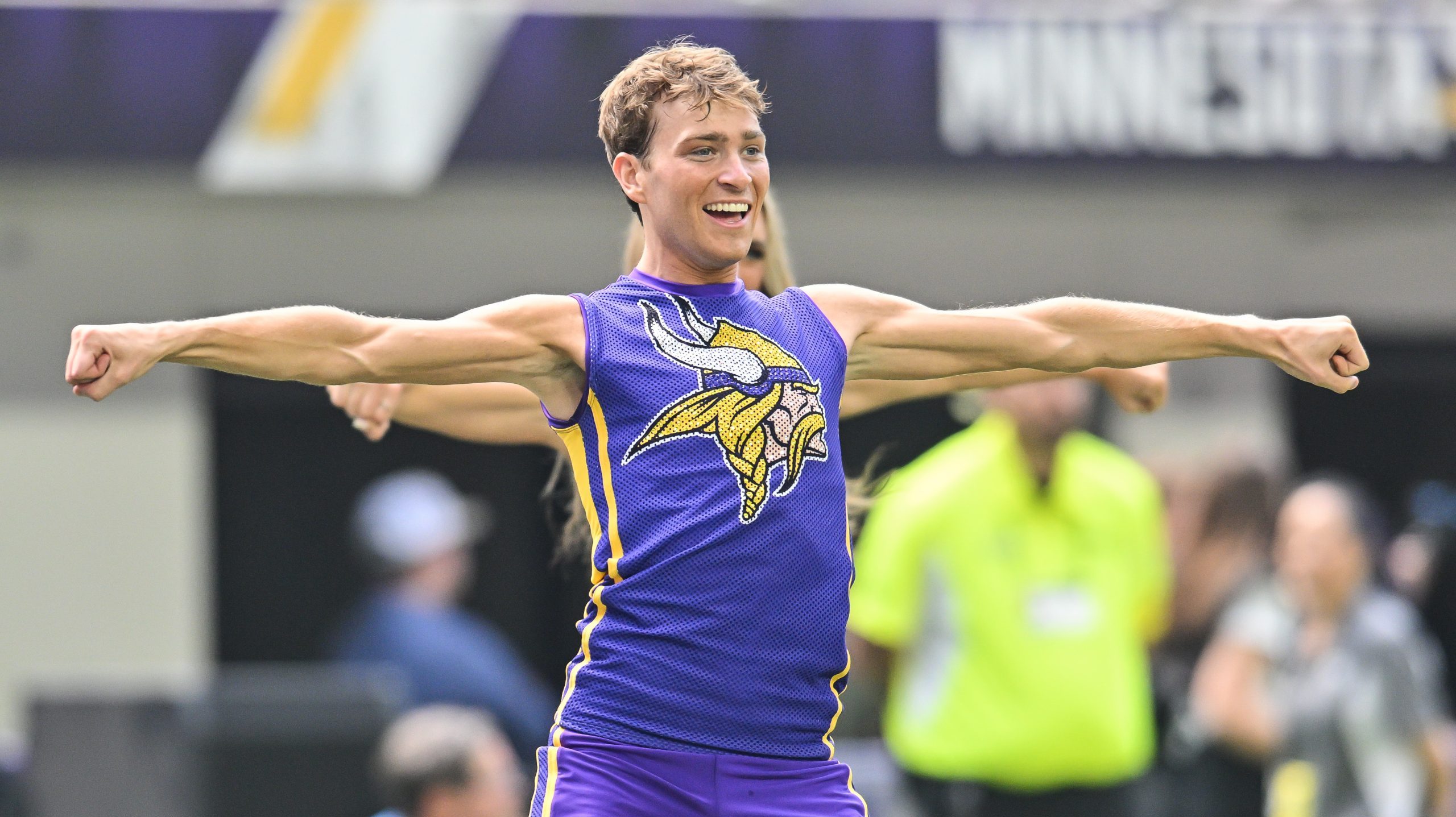 Minnesota Vikings Male Cheerleaders Spark NFL Controversy Over Shared Bathroom Video