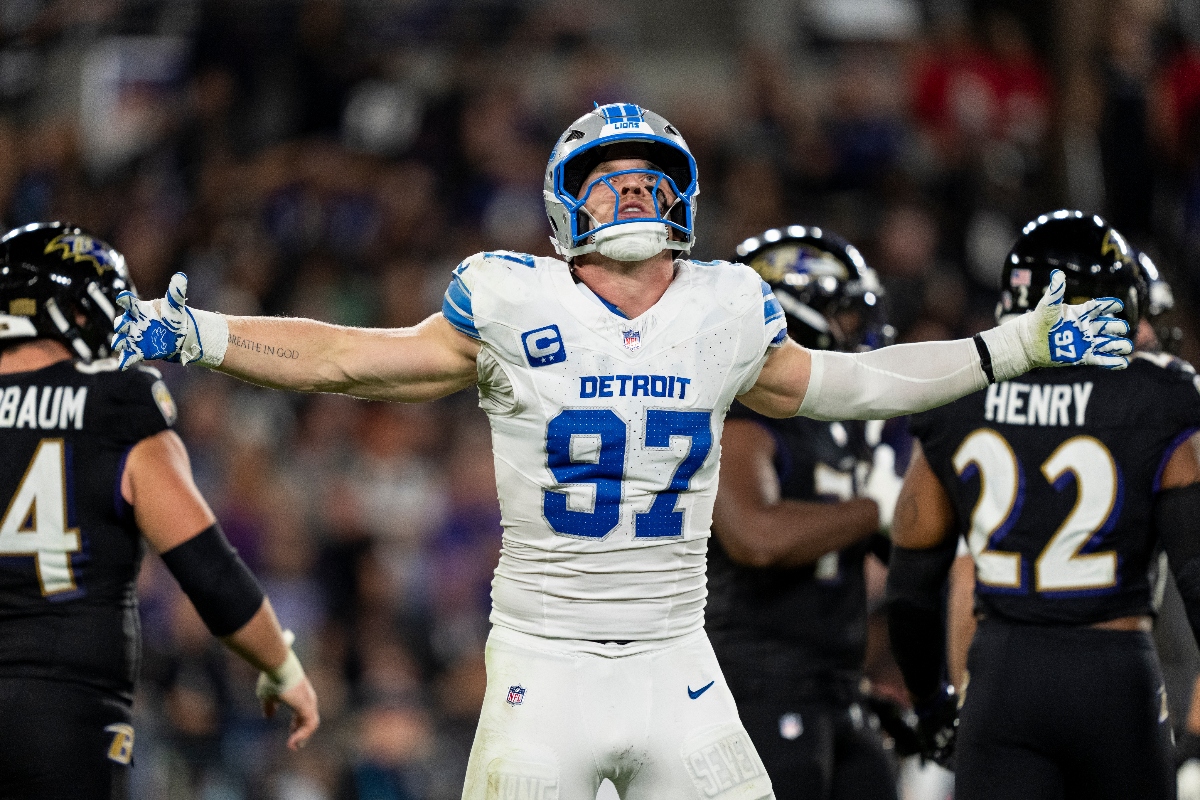 Aidan Hutchinson Gets Record Guarantees In Becoming NFL's Second-Highest-Paid Edge Rusher