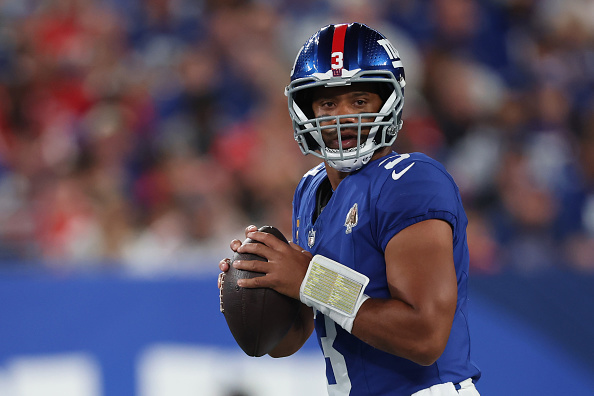 “Conservative Fans Rally Behind Promising Quarterback Dart Amid Wilson’s Epic Collapse!”