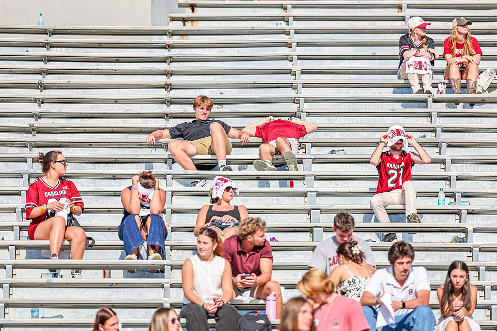 South Carolina Students Protest Offensive Coordinator Mike Shula Following Poor Season Start