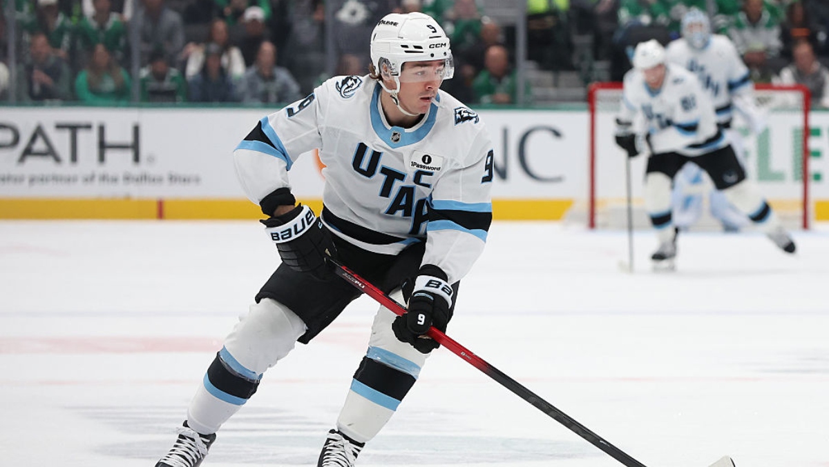 Dallas Stars Salute Grieving Utah Captain Clayton Keller With First-Star Honor After Father’s Death