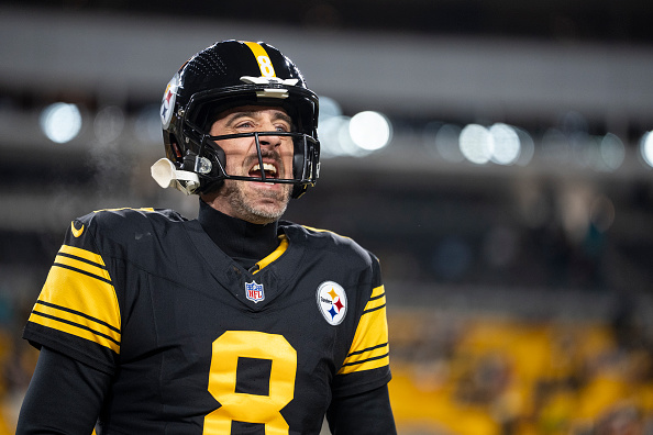 Vintage Aaron Rodgers Annihilates Dolphins Sideline With Smack Talk