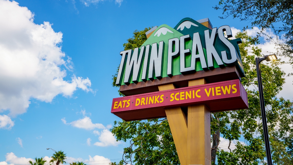 Australian Couple Tells Lovely Story Of Moving To Texas & Being Surrounded By Ass After Discovering Twin Peaks