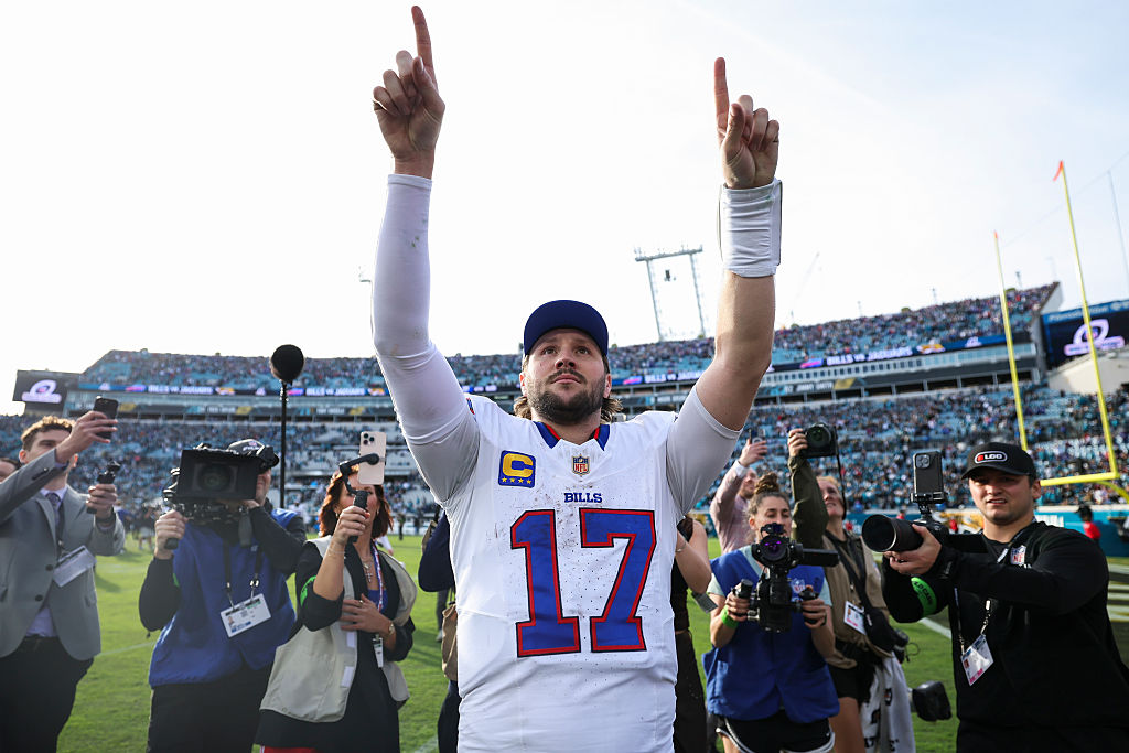 “Unforgettable Wildcard Match Features Display of Sportsmanship, Rowdy Celebrations, and Exciting Victory Moment”