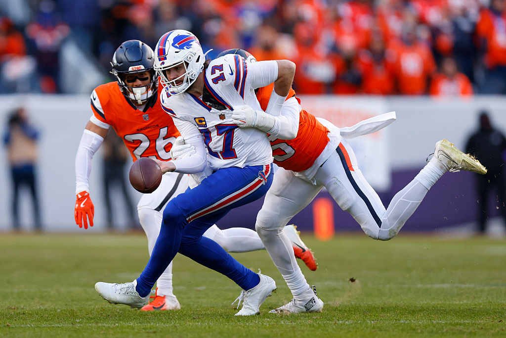 The Internet Comes Together To Dunk On Refs For Bills-Broncos Ending