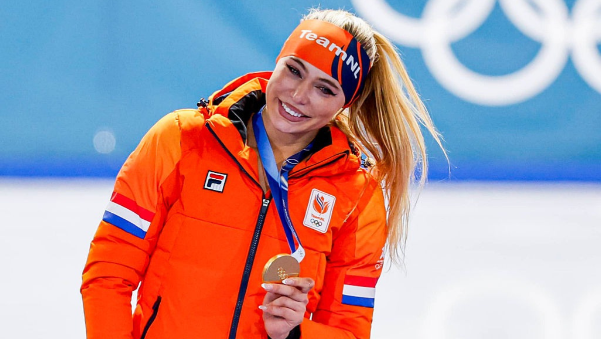 'World's Hottest Speed Skater' Wins Gold & The Stefon Diggs–Cardi B Situation Gets Messy