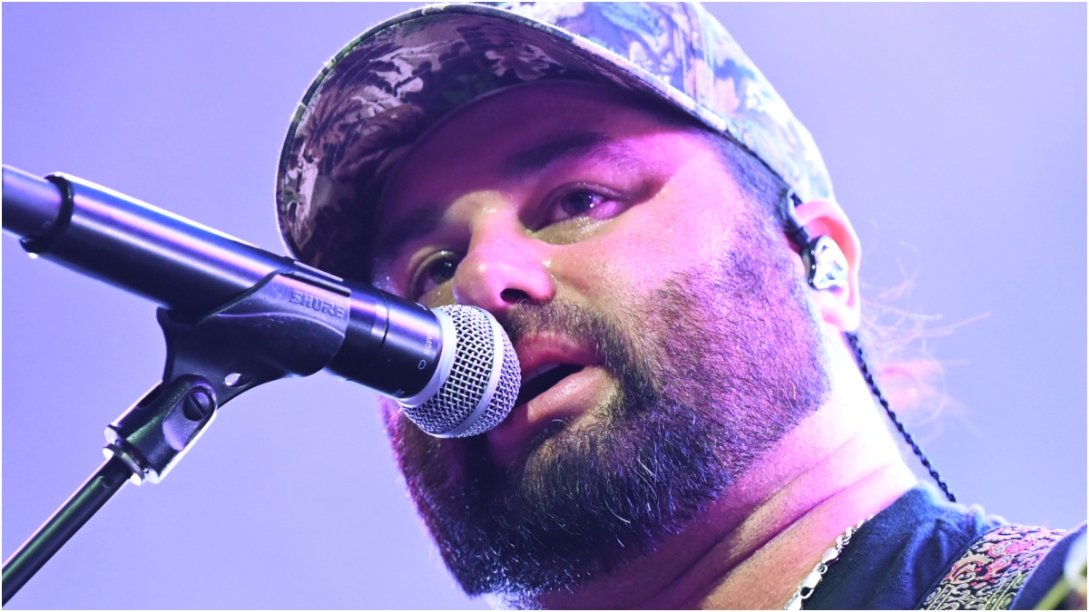 Country Star Sets Internet On Fire With New Song, Reactions Pour In: LISTEN