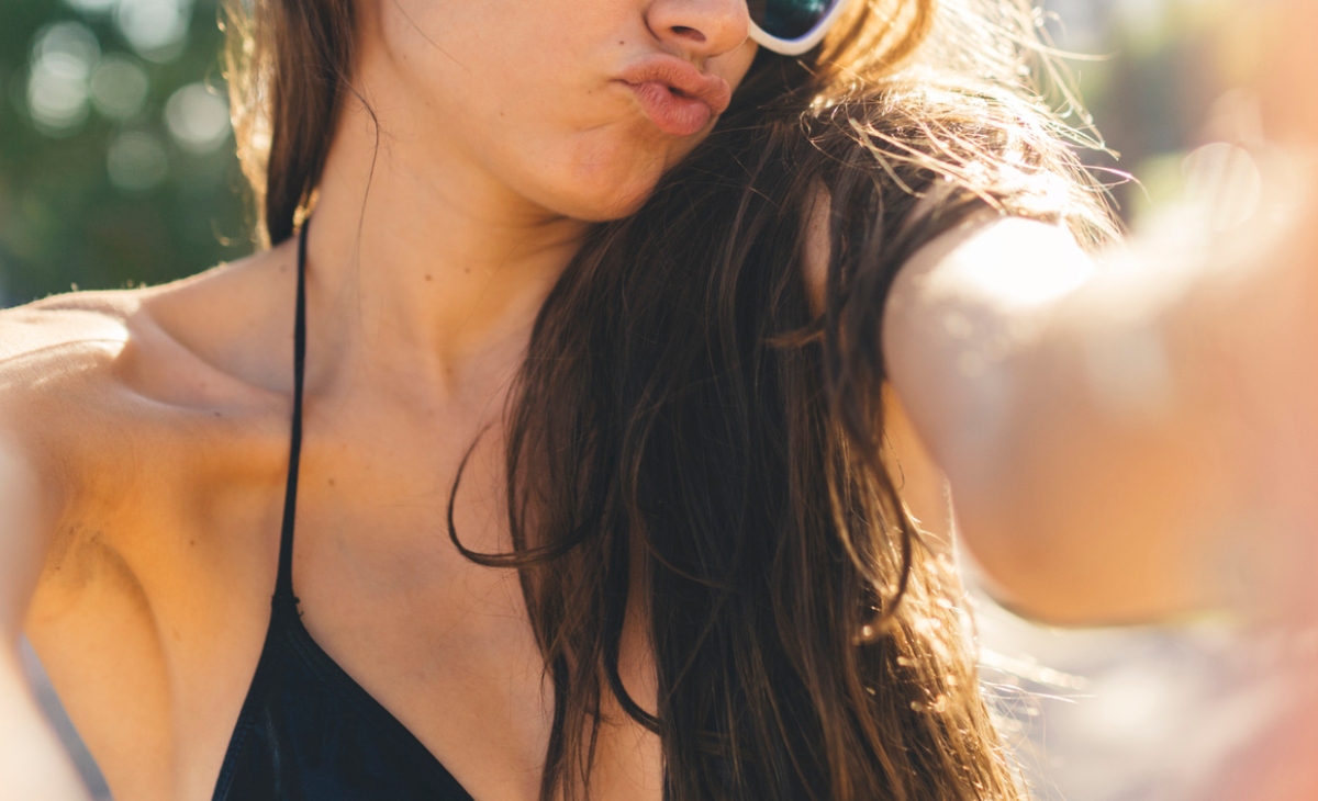 Man's Hot Ex-Girlfriend Is Setting The Classic 'Give Me Another Chance' Trap With Unsolicited Naughty Pics