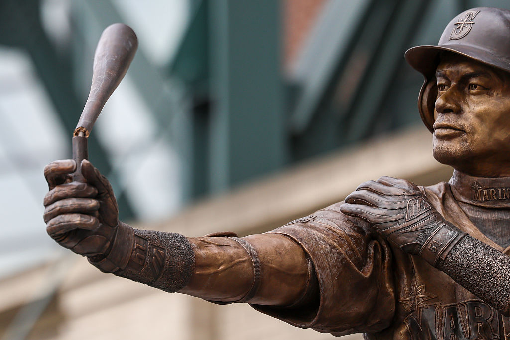 “Disastrous Unveiling of Ichiro Statue Sparks Outrage Among Patriots”